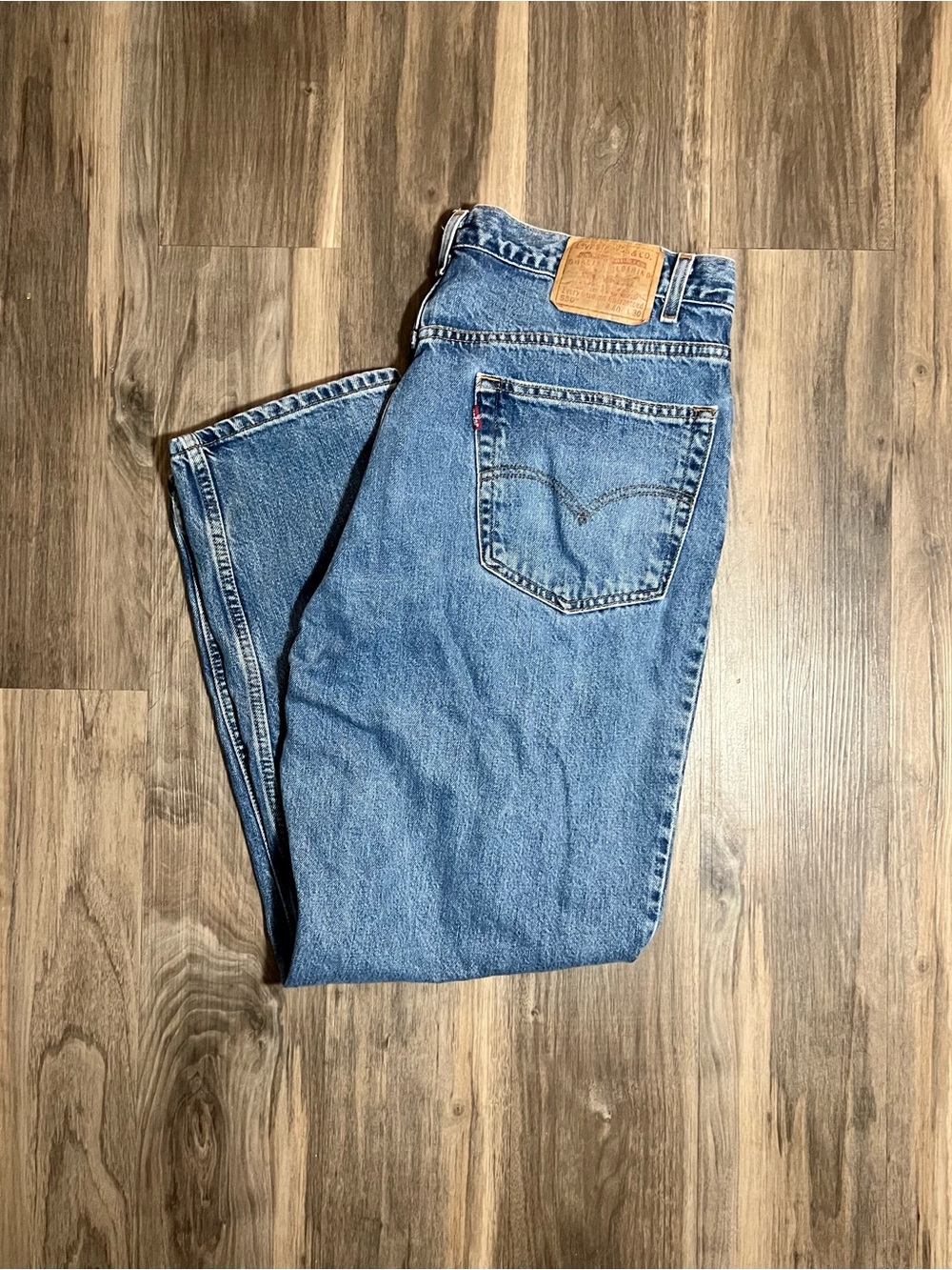 Vintage Y2K Levi's 550 Relaxed Fit Jeans Medium Wash Size 40 x 30